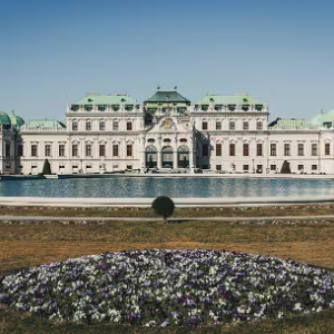 Wien Glimpses of Vienna’s elegant blend of imperial heritage, cultural life, and quiet urban corners.